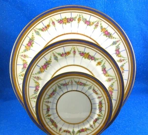 Limoges: Exquisite 31 Piece Dinnerware Service W. Guerin  Limoges, France Estate - Picture 1 of 3