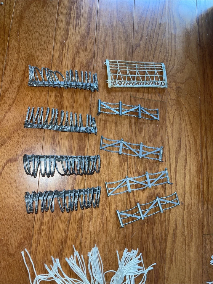 Lote de 9 secciones de valla de alambre de púas de campo de batalla del ejército Marx de colección Foto 1 de 1