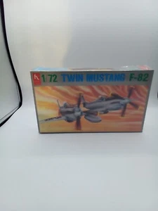 Avión modelo Mustang F-82 doble escala 1/72 Hobbycraft - Imagen 1 de 1