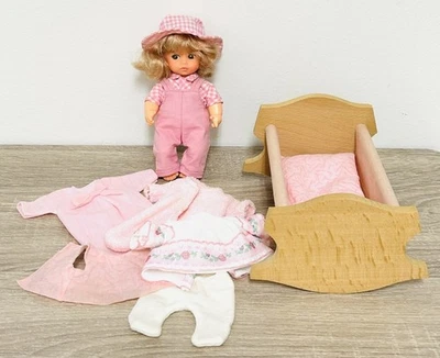 Muñeca y cuna bebé vintage Amanda Jane, trajes de 6"" de alto ¡adorable! Ver foto Foto 1 de 4