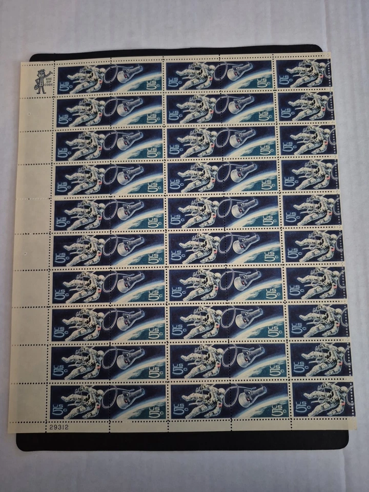 United States 1331-32 1967 5c Accomplishments in Space - Image 1 of 1