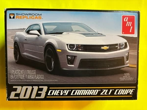 2013 CHEVROLET CAMARO ZL1 COUPE MODEL KIT AMT ROUND 2 1/25 SCALE NEW IN OPEN BOX - Picture 1 of 13