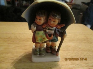 Hummel Figurine Umbrella Boy and Girl - Bild 1 von 7