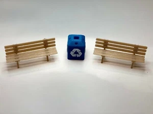 G scale Bench kit bright with Recycle Can, Platform Accessories Multicolor - Picture 1 of 3