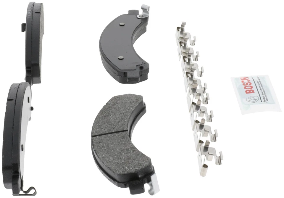 Pastillas de freno traseras de cerámica Bosch con herrajes para Chevrolet Express 3500 2003-2008 Foto 1 de 4