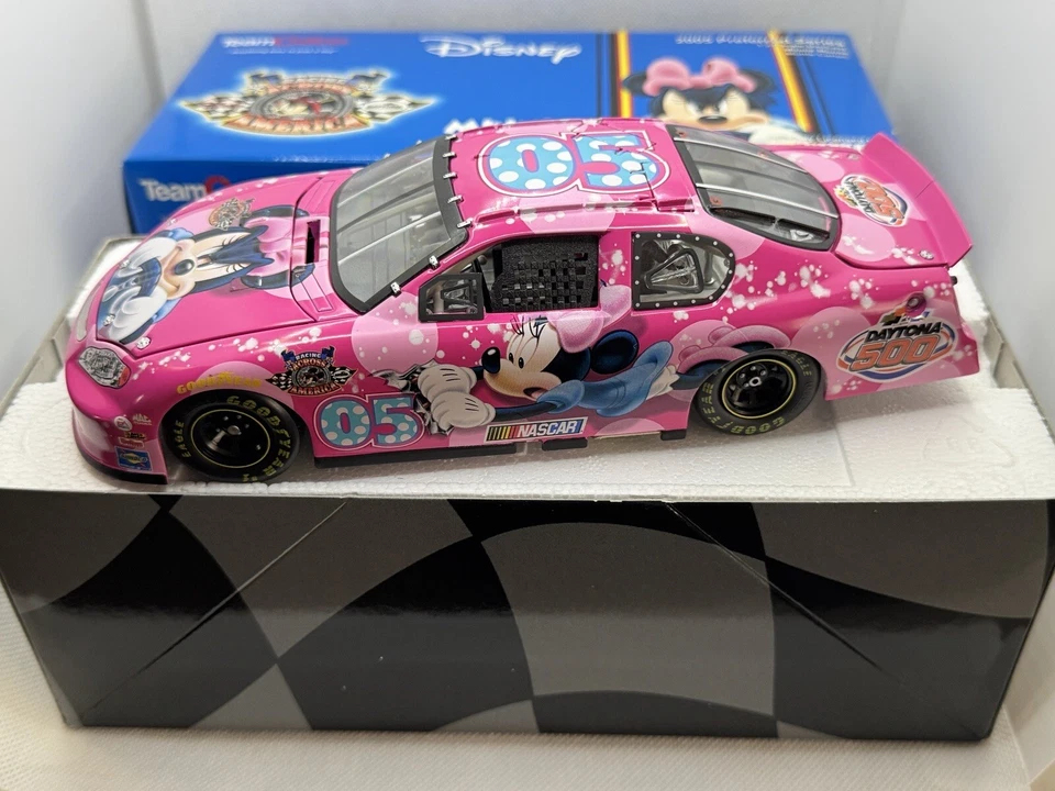 Team Caliber Disney Edition 2005 Daytona 500 NASCAR Minnie Mouse 1:24 New Cond - Image 1 of 4