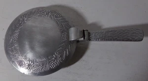 Vintage Canterbury Hammered Aluminum Silent Butler  Wreath Flower Crumb Catcher - Picture 1 of 9
