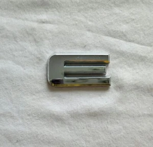 2014-2018 GMC SIERRA SIDE DOOR OEM EMBLEM BADGE LOGO LETTER E TAKEOFF Chevrolet - Bild 1 von 1