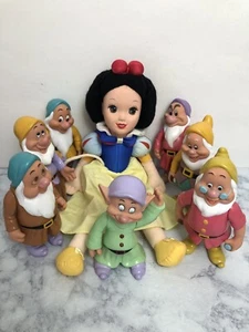 Disney Muñeca Blancanieves y 7 Enanos Goma 6" Figuras Cambio de Color Juego Completo - Imagen 1 de 24