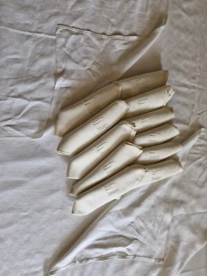 Nappe damassée et ses 12 serviettes monogramme ML  ref 907 - Photo 1/4