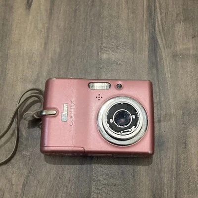 Nikon Coolpix L10 5MP Compact Digital Camera 3x Zoom Pink (Not Working) - Image 1 of 4