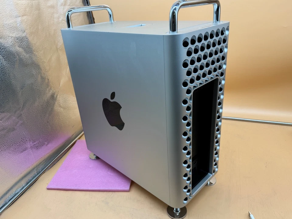 2019 Mac Pro 3.5GHz Intel Xeon W 8 Core 32GB RAM 500GB Radeon Pro W5500X 8GB L#3 - Image 1 of 4