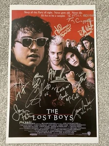 The Lost Boys CAST signiert 11 x 17 Poster x 10. Haim, Patric & Sutherland. Seltener Artikel - Bild 1 von 5