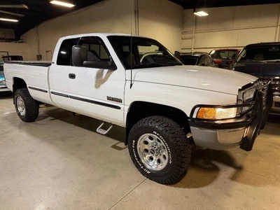 Dodge Ram 2500 SLT 1998 Laramie 4x4 5 velocidades único dueño 12 V Cummins diésel Foto 1 de 4