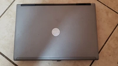 Laptop Dell Latitude D620 gris SOLO PIEZAS **NO ARRANCA**REPARACIÓN DE PIEZAS ROTAS* Foto 1 de 4