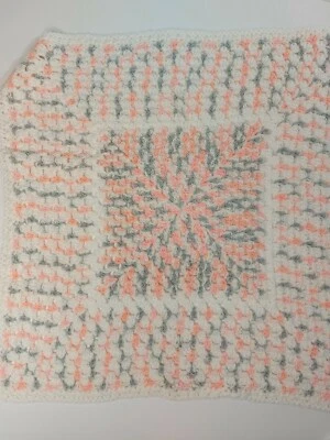 Nueva manta de recepción de cuna de bebé ligera hecha a mano de ganchillo Foto 1 de 4