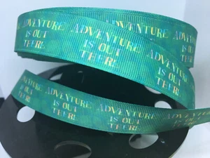 5 yardas de 7/8" de ancho ¡ARRIBA! Cinta de grosgrain "La aventura está ahí fuera" - Imagen 1 de 1