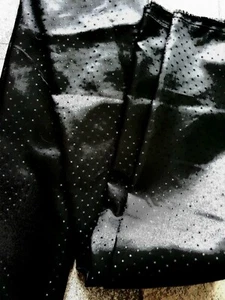 Vestido de forro jacquard de lunares color negro de 58" de ancho - Imagen 1 de 2