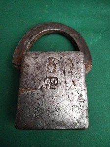Antique Counter Balance Iron Weight For Balance Scale.weight 200 grs. - Imagen 1 de 2