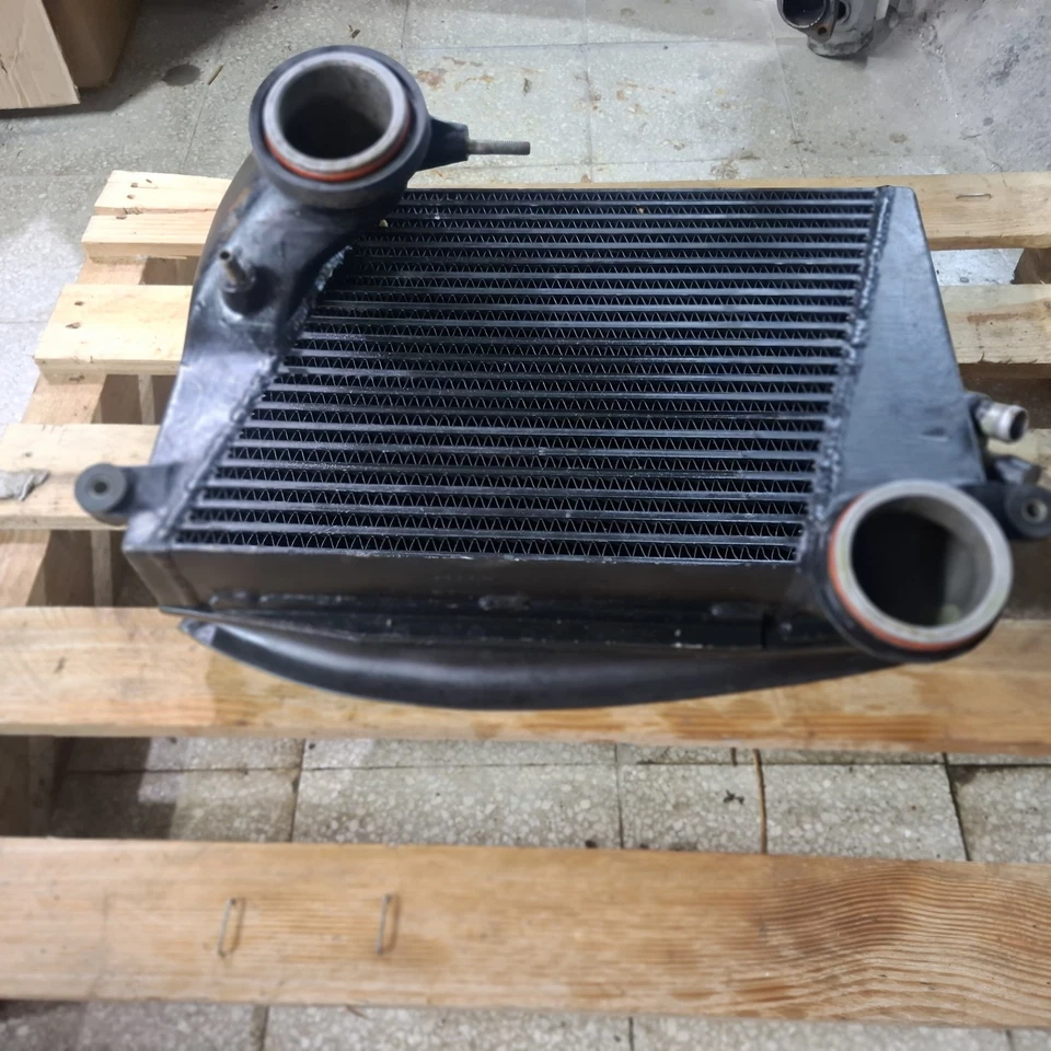 Porsche 911  930 3.3 Turbo  RADIATORE INTERCOOLER  R&L  2.5 BAR  82  3.7080.2.05 - Immagine 1 di 4