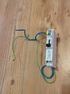 SQUARE D QOE 32amp RCBO C32 QOE132C03 30mA 10kA QWIK-GARD , SENT FAST - Image 1 of 4