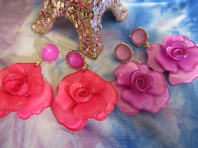 Pendientes Colgantes Acrílico Lucite Primavera Camelia Púrpura o Rosa Oscuro Flor NUEVO Foto 1 de 4