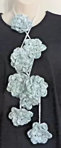 New Handmade Crochet Green White 60 Inches Flower Scarf Necklace Lariat - Bild 1 von 4