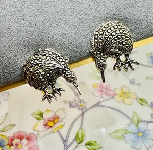 Vintage Marcasite Kiwi Bird Earrings Screw Back Silver Tone New Zealand Sparkly - Picture 1 of 9