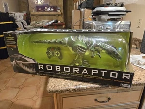 Rarissimo robot dinosauro Wowwee verde Roboraptor nuovo - Foto 1 di 3