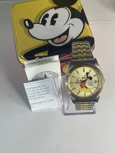 Raro Reloj de Cuarzo Disney Lorus Mickey Mouse Día Fecha Dos Tonos Coleccionable con Caja - Imagen 1 de 9