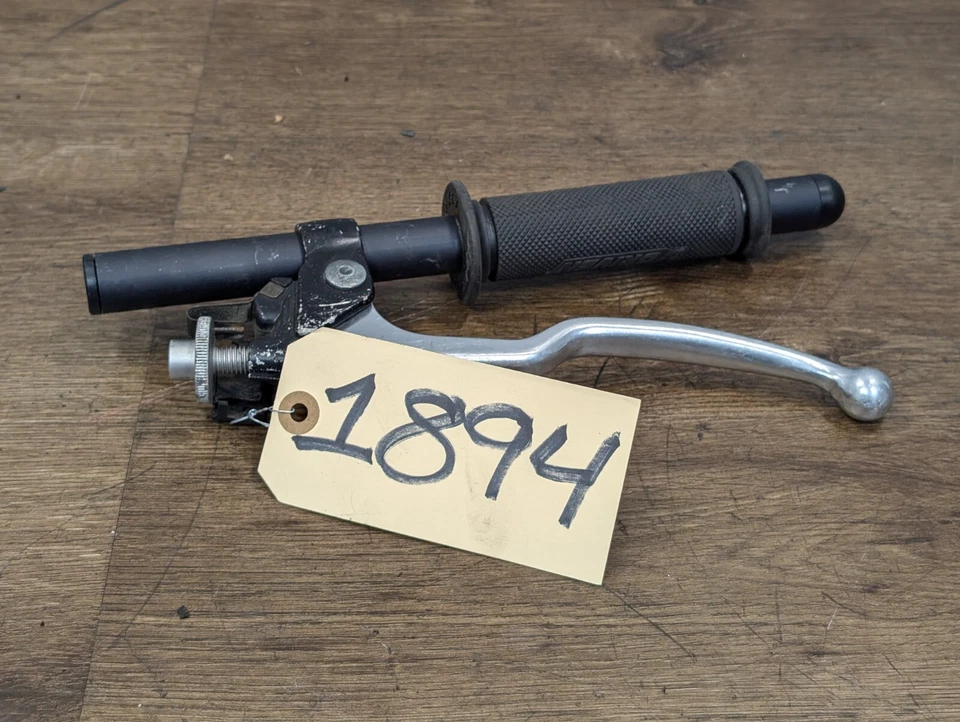 Yamaha YZF R6S 2006-2007 OEM CONJUNTO DE SOPORTE DE PALANCA DE EMBRAGUE IZQUIERDO - 2C0-82910-02-00 Foto 1 de 4