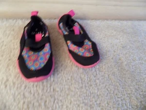 Toddler Girls Water Shoes Size 5/6 - Picture 1 of 2