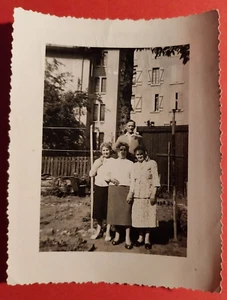 Photo Women And Man Vigevano 1940 C. (F 9) - Picture 1 of 2