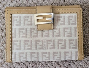 AUTH FENDI VINTAGE ZUCCA LOGO CANVAS & LEATHER BI-FOLD COMPACT WALLET PREOWNED - Picture 1 of 16