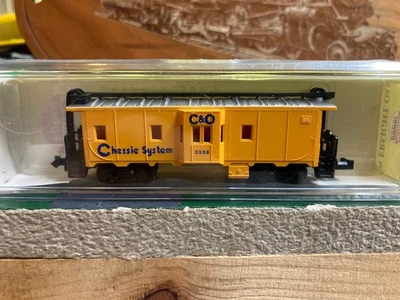 MODEL POWER N SCALE CHESSIE SYSTEM BAY WINDOW CABOOSE #3358 - Image 1 of 2