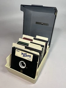 Commodore 64 128 Game Lot 5.25" Floppy Disk Software & Vintage Computermate Case - Afbeelding 1 van 16