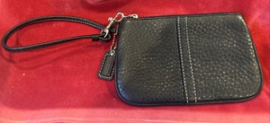 Coach Damen Eckreißverschluss Handgelenktasche aus genarbtem Leder schwarz neu ohne Etikett - Bild 1 von 13