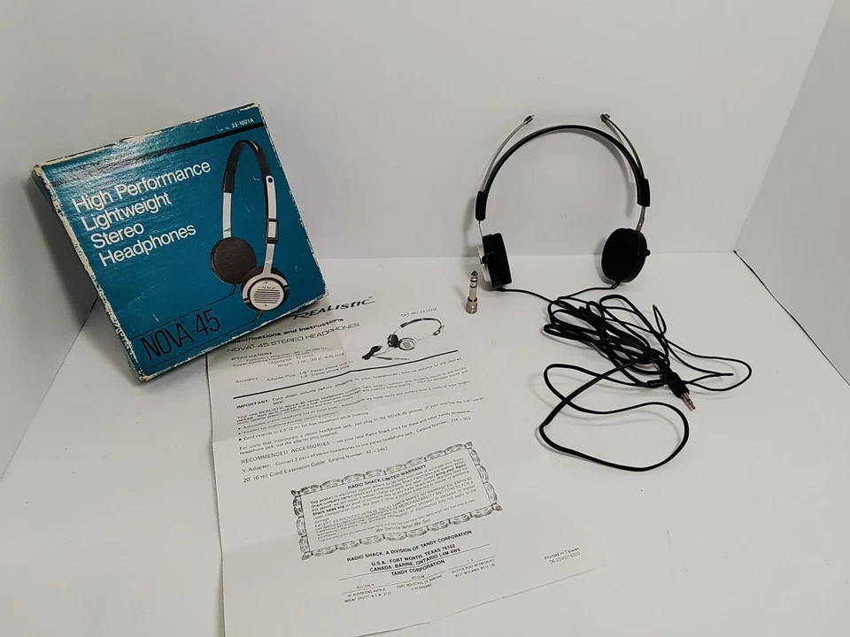 Auriculares estéreo vintage realistas Nova-45 33-1021b Stranger Things temporada 4 Foto 1 de 4