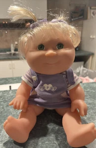 Mattel Cabbage Patch Kid CPK 1996 blonde Haare - lila Kleidung - Vintage - Bild 1 von 9