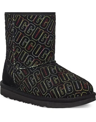 Nuevas Botas UGG Australia Classic II Gráficas Niños Jóvenes 1112383K Negras Talla Juvenil 3 Foto 1 de 4