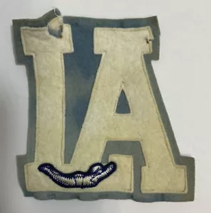 Parche de letras de letterman azul claro de Los Ángeles de 1950 con adorno de natación - Imagen 1 de 6