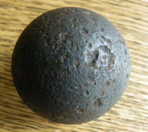 CIVIL WAR ERA CANNON BALL - 2" IRON GRAPE SHOT - GETTYSBURG - Picture 1 of 6
