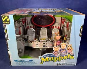 Nuovo PIGS IN SPACE DELUXE PLAYSET Miss Piggy MUPPET SHOW Jim Henson PALISADES - Foto 1 di 15