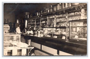 RPPC ~ Gemischtwarenladen INNENBESATZ ~ Kaufmann ~ wahrscheinlich HARRIS MO - Bild 1 von 2