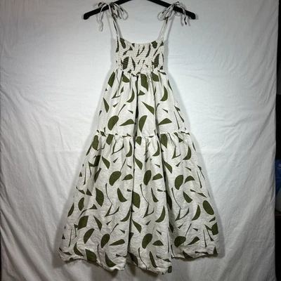 Vestido de lino ASTR the Label blanco con bolsillos de hojas verdes talla XS Foto 1 de 4