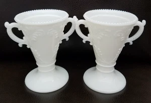 Westmoreland viktorianisch weiß Milchglas 5" Süßigkeitenschale Urne Doppelgriffe - Bild 1 von 5