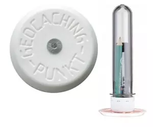 Geocaching Punkt Vermessungspunkt D5 Versteck Schwer Stadt Petling Logbuch Set - Bild 1 von 1