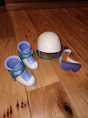 Conjunto de esquí American Girl Corrine bronceado accesorios casco botas gafas usado en excelente estado  Foto 1 de 4