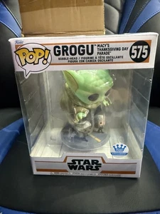 Funko Exclusive Star Wars Grogu Macy's Thanksgiving Day Parade #575 w/shipper - Picture 1 of 8