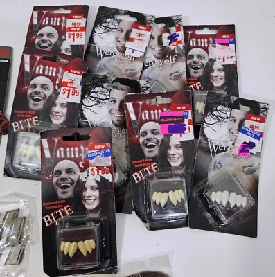 吸血鬼狼人牙齿真血和玛丽林梦露钥匙链新奇道具商店 — 第 1/4 张图片